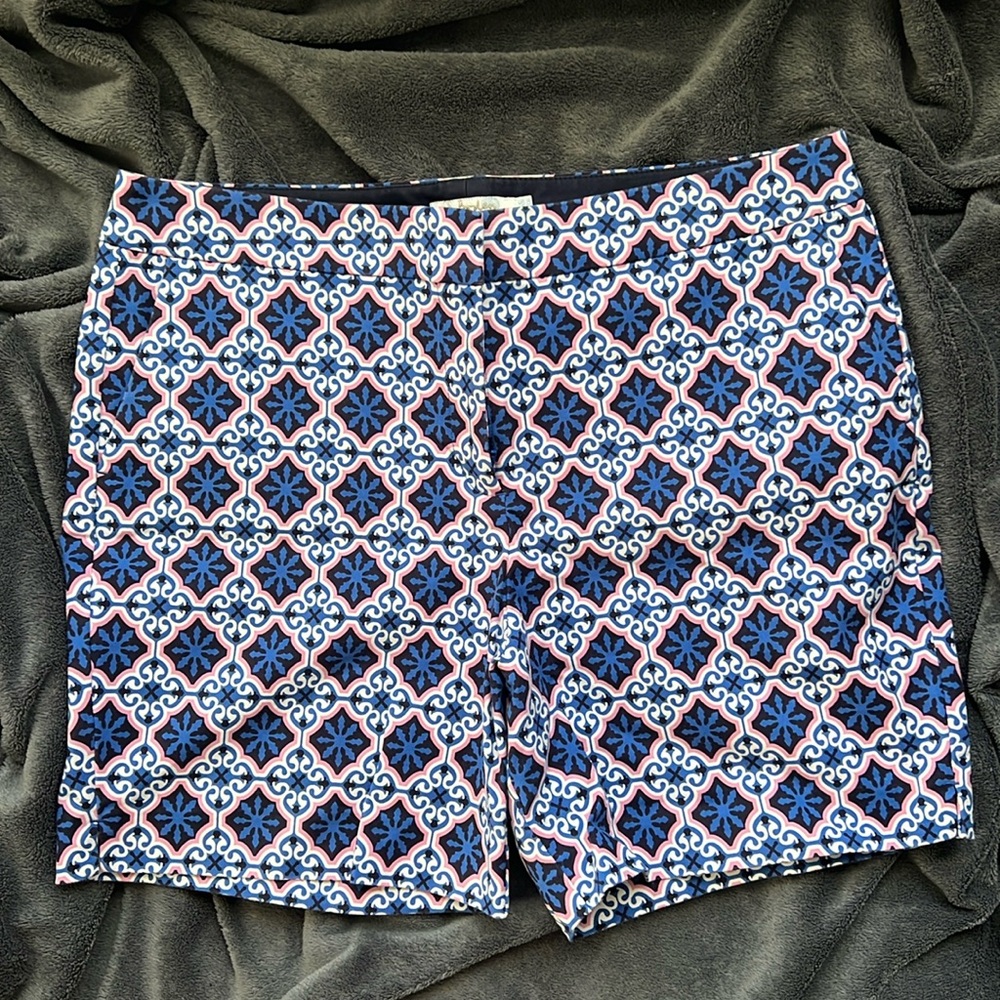 Boden cotton 6” shorts.